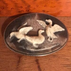 Artistic Oval Belt Buckle with Bird Motif
